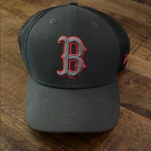 New Era Black/Gray and Red Boston Red Sox cap. Size 7 1/4
